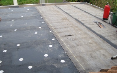 Aanleg nieuwe bitumen dakbedekking